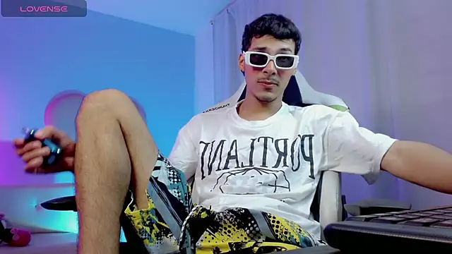 Snapshot of yankees_ chatting on 10-09-25, 04:16 yankees online show from 10-09-25, 04:16