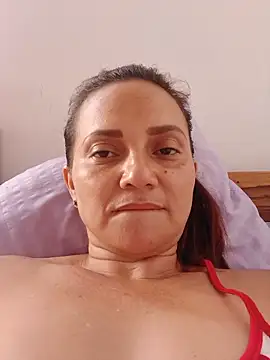 Snapshot of Amanda39 chatting on 05-10-26, 12:54 Amanda39 online show from 05-10-26, 12:54