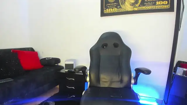 Snapshot of lucas_manzon chatting on 12-01-25, 02:44 lucas manzon online show from 12-01-25, 02:44