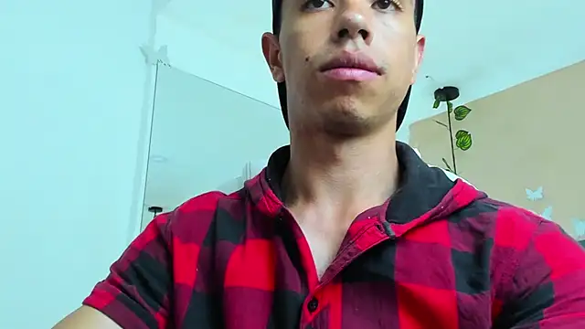 Snapshot of Muscle_Scott chatting on 09-13-25, 01:00 Muscle Scott online show from 09-13-25, 01:00