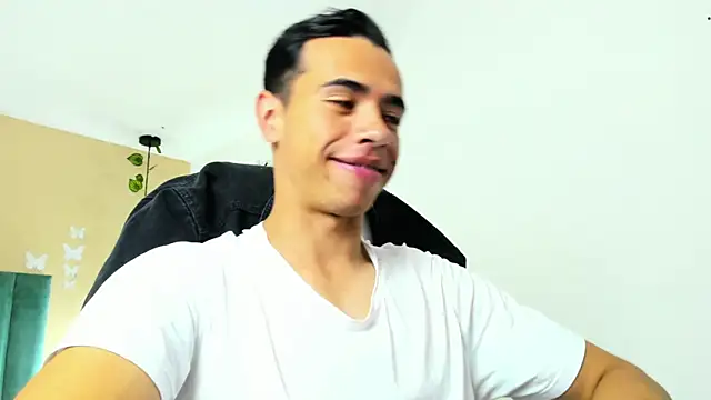 Snapshot of Muscle_Scott chatting on 09-15-25, 12:05 Muscle Scott online show from 09-15-25, 12:05