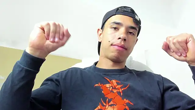 Snapshot of Muscle_Scott chatting on 09-19-25, 12:06 Muscle Scott online show from 09-19-25, 12:06