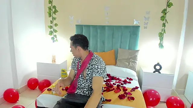 Snapshot of Muscle_Scott chatting on 09-20-25, 12:17 Muscle Scott online show from 09-20-25, 12:17