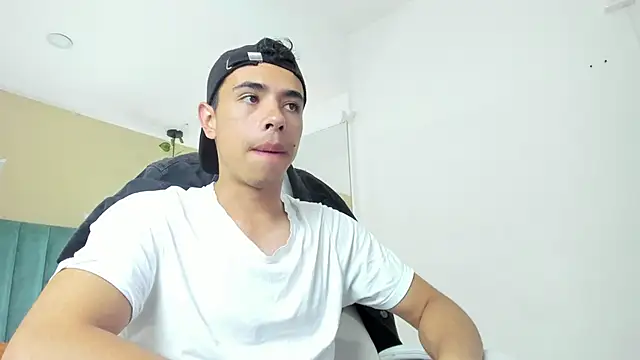 Snapshot of Muscle_Scott chatting on 09-22-25, 12:07 Muscle Scott online show from 09-22-25, 12:07