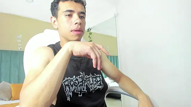 Snapshot of Muscle_Scott chatting on 09-23-25, 12:08 Muscle Scott online show from 09-23-25, 12:08