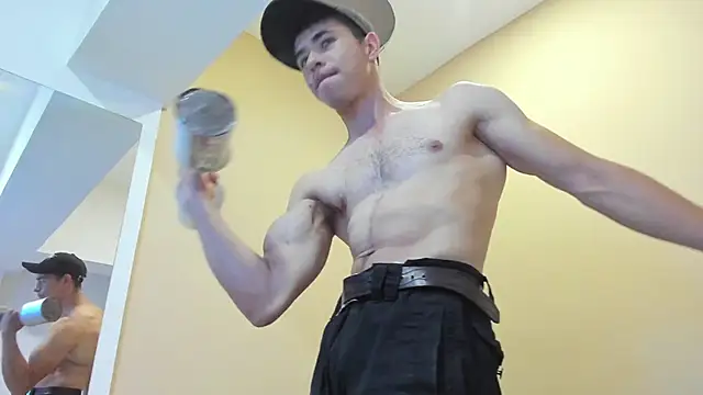 Snapshot of Muscle_Scott chatting on 10-01-25, 12:11 Muscle Scott online show from 10-01-25, 12:11