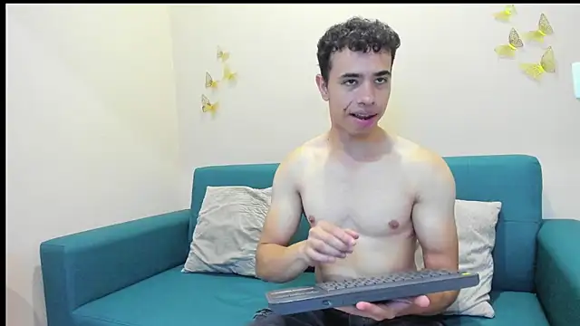 Snapshot of Muscle_Scott chatting on 10-02-25, 12:12 Muscle Scott online show from 10-02-25, 12:12