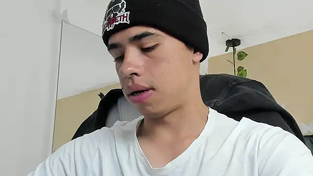 Snapshot of Muscle_Scott chatting on 10-06-25, 12:13 Muscle Scott online show from 10-06-25, 12:13