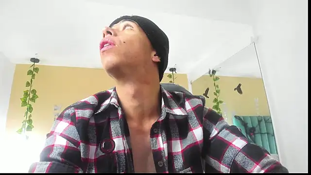 Snapshot of Muscle_Scott chatting on 10-21-25, 12:17 Muscle Scott online show from 10-21-25, 12:17