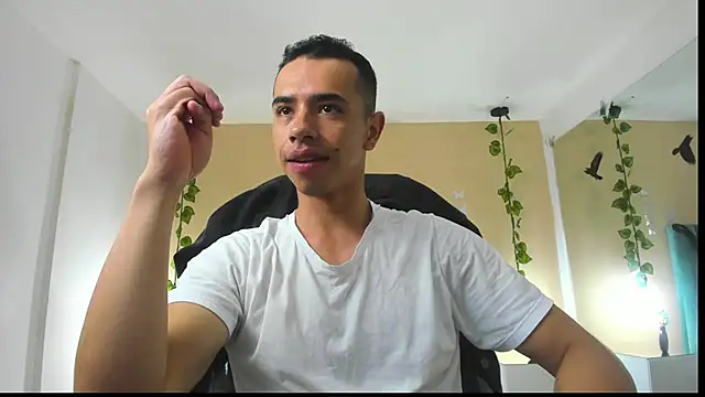 Snapshot of Muscle_Scott chatting on 10-23-25, 12:26 Muscle Scott online show from 10-23-25, 12:26