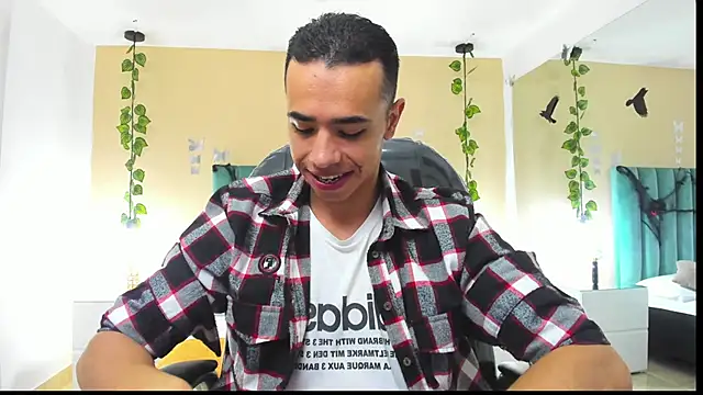 Snapshot of Muscle_Scott chatting on 10-25-25, 12:34 Muscle Scott online show from 10-25-25, 12:34