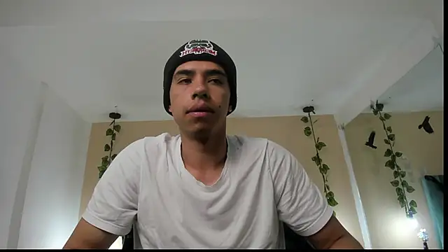 Snapshot of Muscle_Scott chatting on 10-28-25, 12:30 Muscle Scott online show from 10-28-25, 12:30