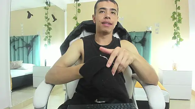 Snapshot of Muscle_Scott chatting on 10-30-25, 12:28 Muscle Scott online show from 10-30-25, 12:28