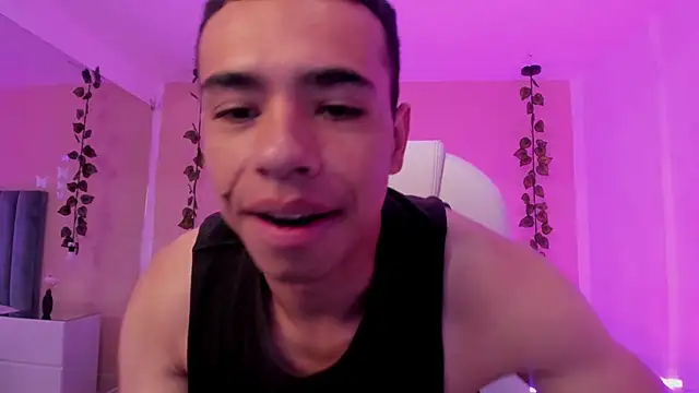 Snapshot of Muscle_Scott chatting on 11-02-25, 01:24 Muscle Scott online show from 11-02-25, 01:24