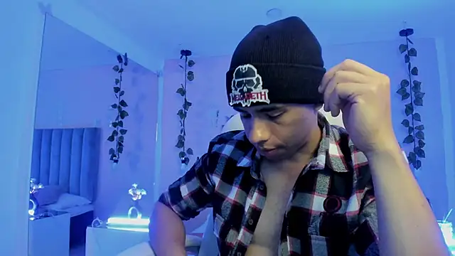 Snapshot of Muscle_Scott chatting on 11-03-25, 12:28 Muscle Scott online show from 11-03-25, 12:28