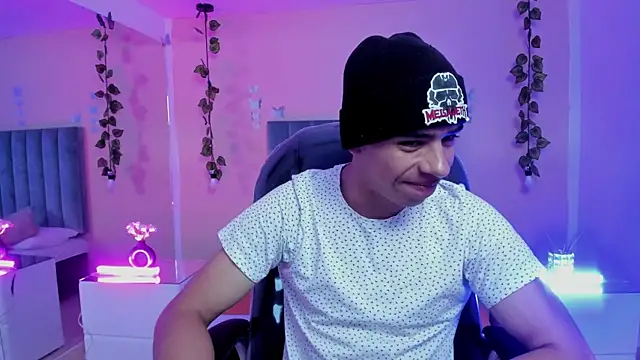 Snapshot of Muscle_Scott chatting on 11-05-25, 12:49 Muscle Scott online show from 11-05-25, 12:49