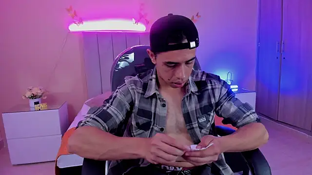 Snapshot of Muscle_Scott chatting on 11-13-25, 12:59 Muscle Scott online show from 11-13-25, 12:59