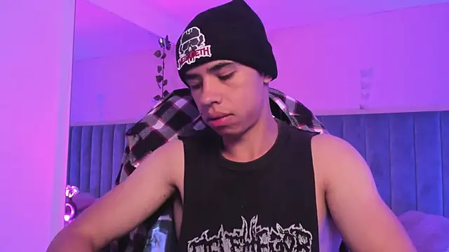 Snapshot of Muscle_Scott chatting on 11-15-25, 12:45 Muscle Scott online show from 11-15-25, 12:45