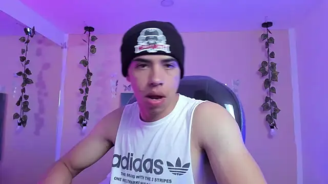 Snapshot of Muscle_Scott chatting on 11-19-25, 12:49 Muscle Scott online show from 11-19-25, 12:49