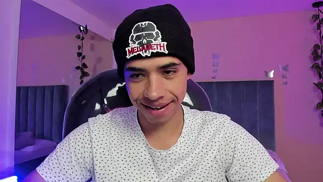 Snapshot of Muscle_Scott chatting on 11-21-25, 12:59 Muscle Scott online show from 11-21-25, 12:59