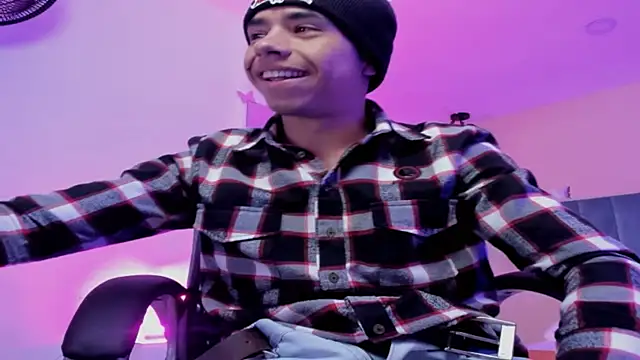 Snapshot of Muscle_Scott chatting on 11-26-25, 12:50 Muscle Scott online show from 11-26-25, 12:50