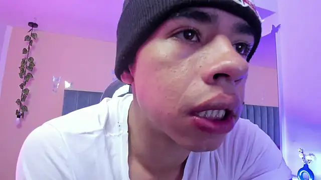 Snapshot of Muscle_Scott chatting on 12-02-25, 12:32 Muscle Scott online show from 12-02-25, 12:32