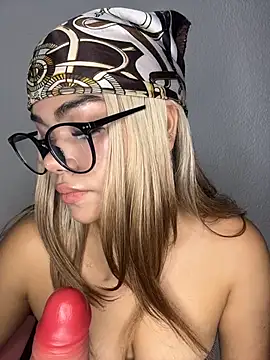 Snapshot of Dakota-Lona chatting on 03-12-26, 09:43 Dakota-Lona online show from 03-12-26, 09:43