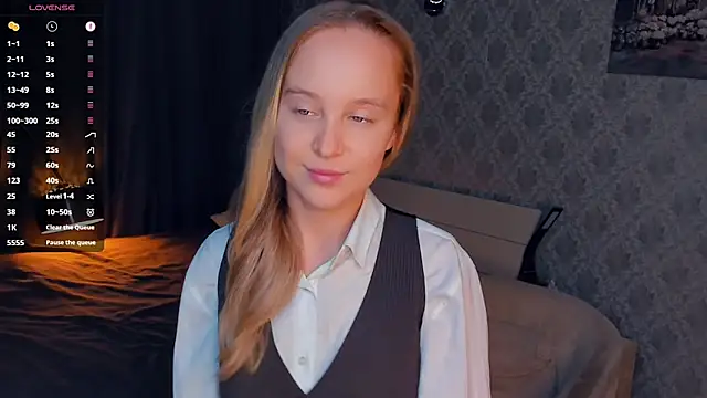 Snapshot of SoonMoor chatting on 09-24-25, 05:16 SoonMoor online show from 09-24-25, 05:16