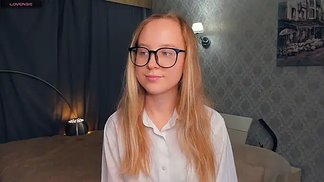 Snapshot of SoonMoor chatting on 10-27-25, 07:07 SoonMoor online show from 10-27-25, 07:07