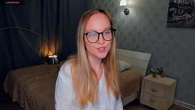 Snapshot of SoonMoor chatting on 10-28-25, 06:10 SoonMoor online show from 10-28-25, 06:10