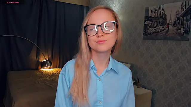 Snapshot of SoonMoor chatting on 11-06-25, 06:42 SoonMoor online show from 11-06-25, 06:42