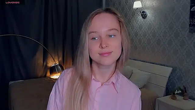 Snapshot of SoonMoor chatting on 11-11-25, 06:30 SoonMoor online show from 11-11-25, 06:30