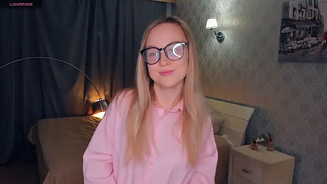 Snapshot of SoonMoor chatting on 11-12-25, 06:08 SoonMoor online show from 11-12-25, 06:08