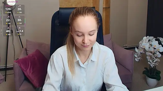 Snapshot of SoonMoor chatting on 12-03-25, 07:34 SoonMoor online show from 12-03-25, 07:34