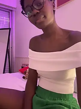 Snapshot of ebonysweetyy chatting on 09-15-25, 01:22 ebonysweetyy online show from 09-15-25, 01:22