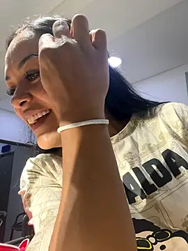 TiffanyyLam online show from 11-01-25, 11:23