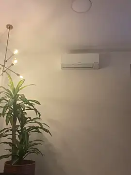 TiffanyyLam online show from 11-02-25, 11:12