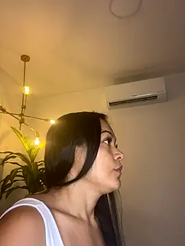 TiffanyyLam online show from 12-16-25, 11:37