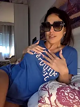 Snapshot of sexy7883 chatting on 10-24-25, 06:10 sexy7883 online show from 10-24-25, 06:10