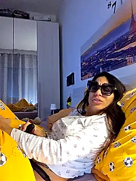 Snapshot of sexy7883 chatting on 11-07-25, 06:46 sexy7883 online show from 11-07-25, 06:46