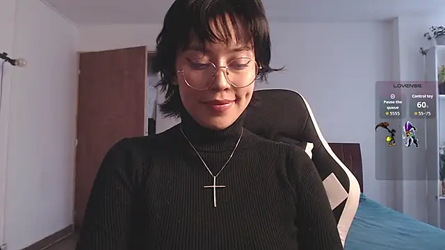 Snapshot of Ellyuwuw chatting on 10-11-25, 08:51 Ellyuwuw online show from 10-11-25, 08:51