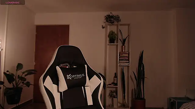 Ellyuwuw online show from 11-15-25, 01:14