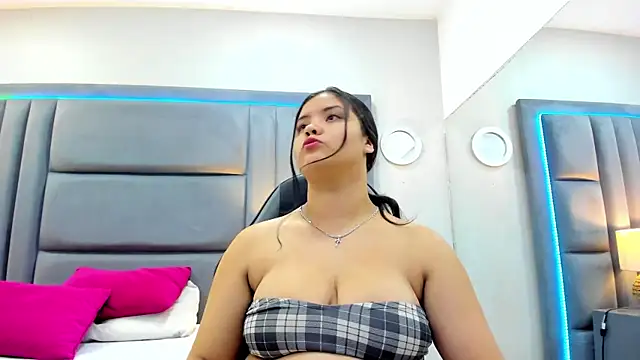 Snapshot of NahiaMonet chatting on 11-19-25, 11:43 NahiaMonet online show from 11-19-25, 11:43