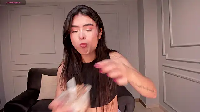 LucyWeiss  online show from 10-06-25, 07:55