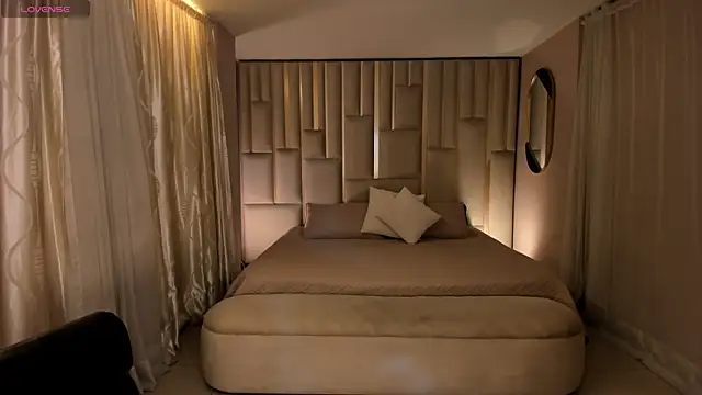 LucyWeiss  online show from 10-10-25, 08:52