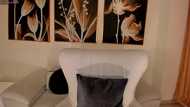 LucyWeiss  online show from 10-28-25, 08:00