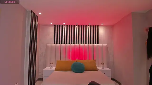 LucyWeiss  online show from 12-20-25, 08:49