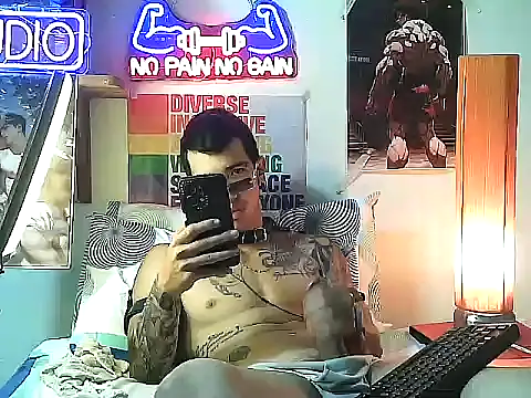 Snapshot of Strongcockfitness chatting on 09-11-25, 02:00 Strongcockfitness online show from 09-11-25, 02:00