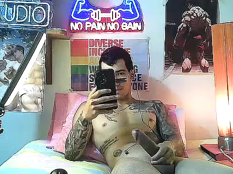 Snapshot of Strongcockfitness chatting on 09-17-25, 06:20 Strongcockfitness online show from 09-17-25, 06:20