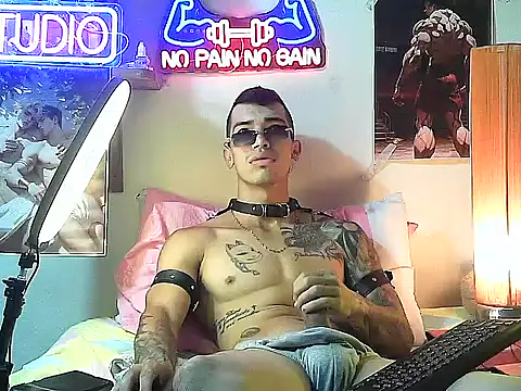 Snapshot of Strongcockfitness chatting on 09-23-25, 05:38 Strongcockfitness online show from 09-23-25, 05:38